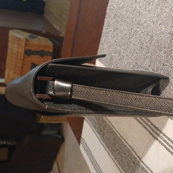 AUTHENTIC LOUIS VUITTON TAIGA SELENGA CLUTCH HAND BAG BLACK LEATHER - Picture 5 of 16